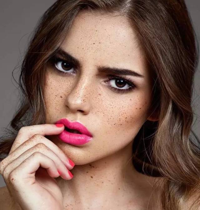 小測(cè)試教你選擇適合自己顏色的口紅 小測(cè)試教你選擇適合自己顏色的口紅