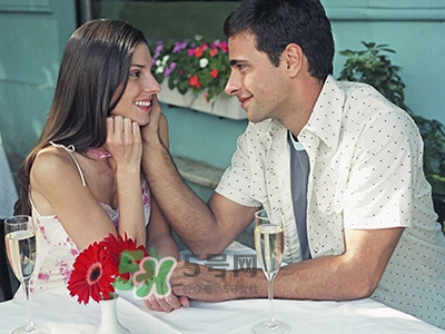 女生怎么撩男生？女生如何追到男神？