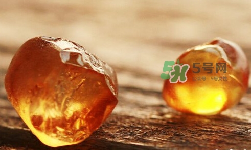 桃膠什么顏色的好？桃膠顏色深色好還是淺色好