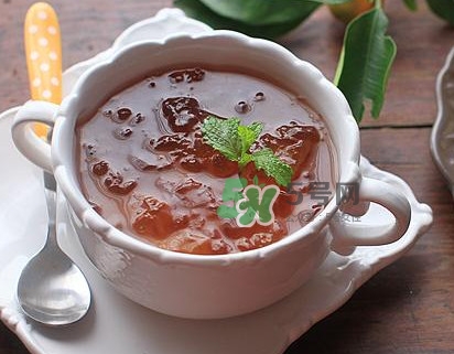 煮桃膠放冰糖還是紅糖？桃膠放鍋里要煮多久能吃