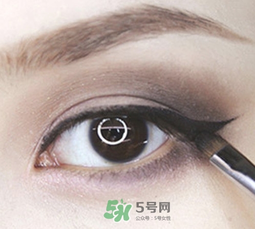 煙熏妝怎么畫？煙熏妝的畫法步驟圖解