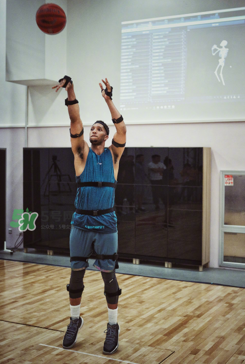 2017埃文特納中國(guó)行上腳穿的球鞋是什么牌子_哪個(gè)型號(hào)？