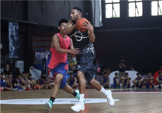 2017埃文特納中國(guó)行上腳穿的球鞋是什么牌子_哪個(gè)型號(hào)？