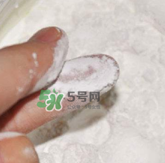 寶寶用爽身粉有危害嗎？爽身粉對(duì)寶寶有什么危害？