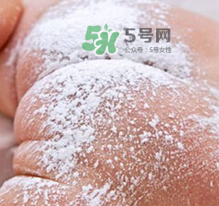 寶寶用爽身粉有危害嗎？爽身粉對(duì)寶寶有什么危害？
