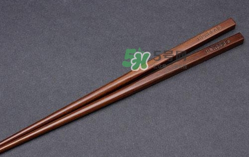 木筷子半年不換會(huì)致癌？用什么筷子最健康