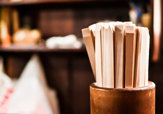 木筷子半年不換會致癌？用什么筷子最健康