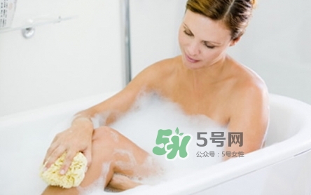 孕晚期洗澡可以搓肚子嗎？孕晚期洗澡注意事項