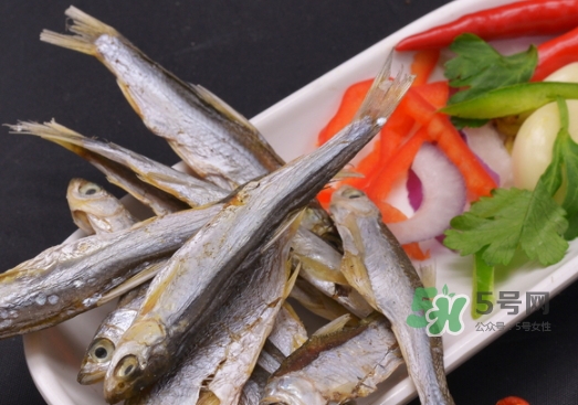 刁子魚是秋刀魚嗎？刁子魚是海魚嗎？