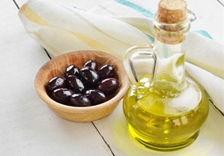 油性皮膚可以用橄欖油嗎？橄欖油擦臉有什么好處？