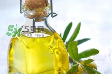 橄欖油豐胸效果怎么樣？橄欖油的豐胸方法