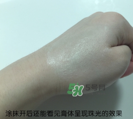 hr黑繃帶對痘痘有用嗎？赫蓮娜黑繃帶面霜使用心得