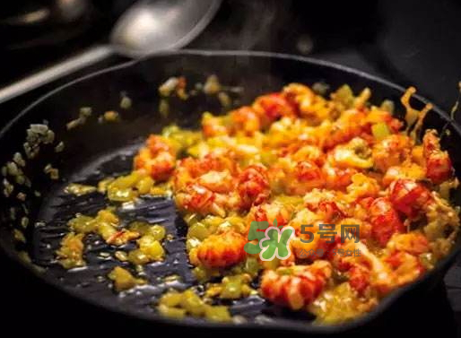 小龍蝦泡飯好吃嗎？小龍蝦泡飯怎么做好吃？