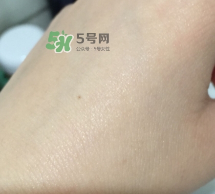 綠寶瓶和小黑瓶哪個好？綠寶瓶和小黑瓶對比