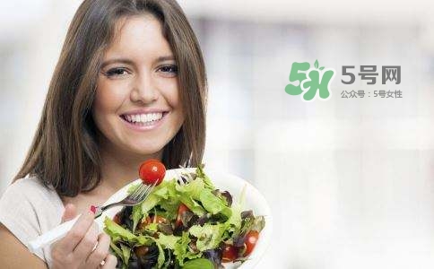 產(chǎn)后掉頭發(fā)很厲害怎么辦？產(chǎn)后掉頭發(fā)吃什么好？