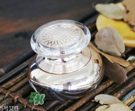 夢詩麗天璽瓊珍玉顏膏怎么樣？夢詩麗天璽膏有激素嗎？