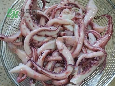 焯魷魚是冷水還是開水？魷魚為什么要焯水