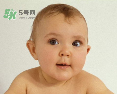 寶寶近視有什么癥狀？寶寶近視有什么表現(xiàn)？