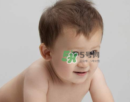 寶寶近視有什么癥狀？寶寶近視有什么表現(xiàn)？