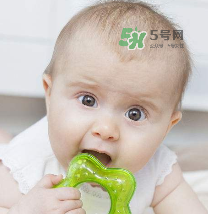 寶寶近視有什么癥狀？寶寶近視有什么表現(xiàn)？