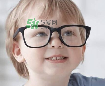 寶寶看電視對眼睛有影響嗎？寶寶看電視會近視眼嗎？