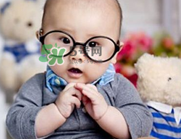 寶寶愛看電視怎么辦？寶寶愛看電視對眼睛有影響嗎？