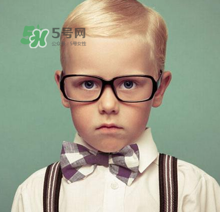 寶寶愛看電視怎么辦？寶寶愛看電視對眼睛有影響嗎？