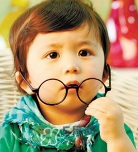 寶寶愛看電視怎么辦？寶寶愛看電視對眼睛有影響嗎？