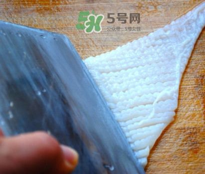 魷魚頭怎么切？魷魚怎么切花刀