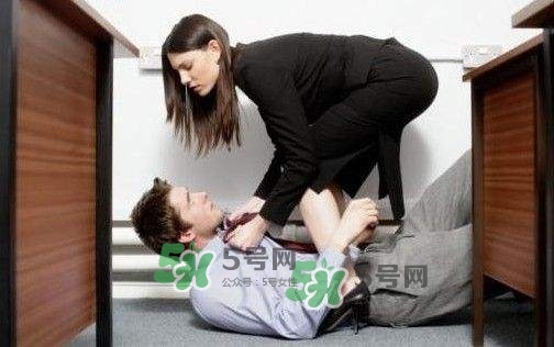 為什么女性遇到性騷擾都選擇容忍？如何懲治性騷擾者？