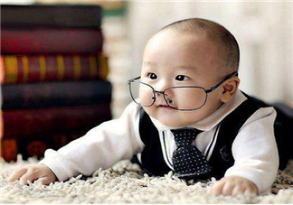 寶寶多大可以看電視？寶寶能看電視嗎？