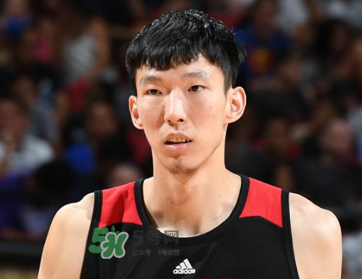 周琦在火箭穿幾號球衣？周琦在火箭年薪多少？