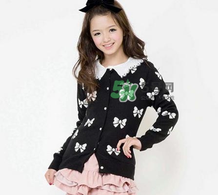 14歲女生胸部變大是正常的嗎？14歲女生的胸多大正常？