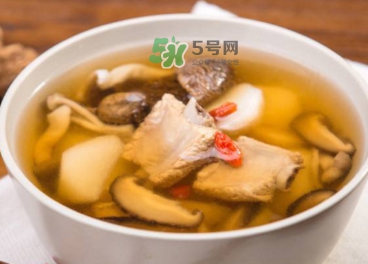 松茸煲排骨怎么做？松茸燉排骨有什么功效