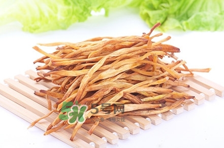 新鮮黃花菜怎么處理？干黃花菜怎么處理