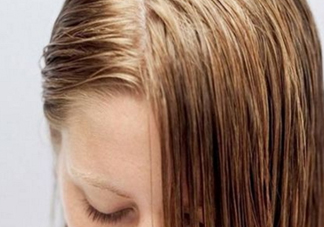 頭發(fā)出油是什么原因？頭發(fā)出油怎么辦？