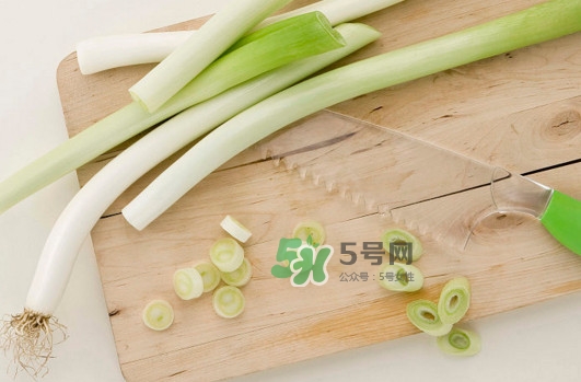 大蔥是蔥黃嗎？大蔥和蔥黃的區(qū)別