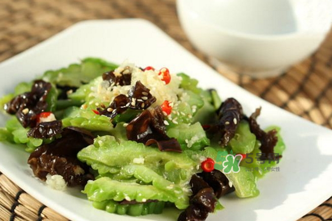 涼拌苦瓜怎么做不苦？苦瓜不苦了還有功效嗎？