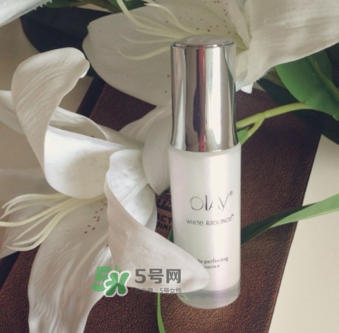 olay玉蘭油小白瓶小綠瓶哪個(gè)好？olay小白瓶小綠瓶區(qū)別