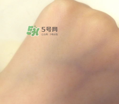 olay玉蘭油小白瓶小綠瓶哪個(gè)好？olay小白瓶小綠瓶區(qū)別