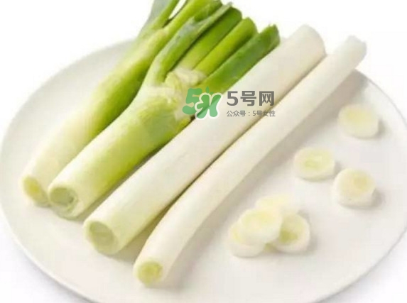 大蔥怎么切不辣眼睛？大蔥怎么做好吃