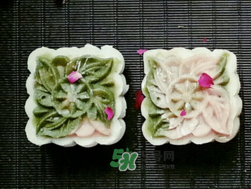 冰皮月餅皮太黏怎么辦？冰皮月餅粘手怎么回事？