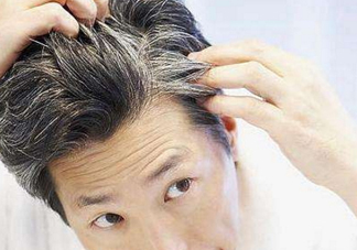 頭發(fā)白是什么原因引起的？頭發(fā)白吃什么能變黑？