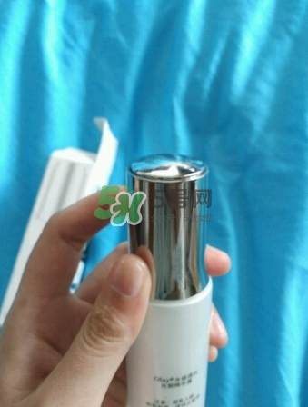 olay淡斑小白瓶和olay光感小白瓶哪個(gè)好？