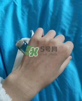 olay淡斑小白瓶和olay光感小白瓶哪個(gè)好？