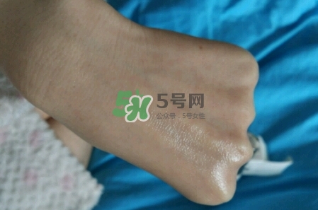 olay淡斑小白瓶和olay光感小白瓶哪個(gè)好？