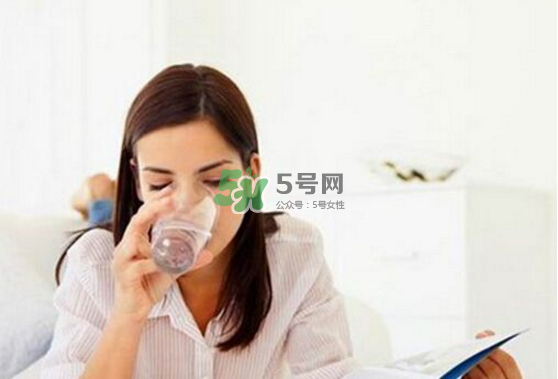 喝水就想小便是什么原因？喝水尿頻怎么辦？