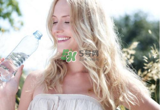 喝水就想小便是什么原因？喝水尿頻怎么辦？