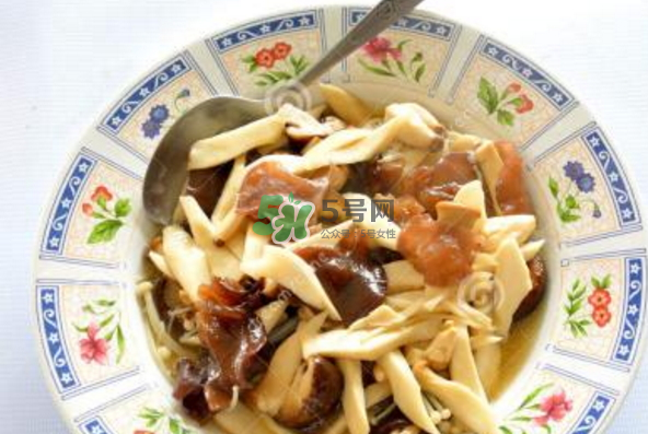 蘑菇不能和茄子一起吃嗎？蘑菇不能和什么一起吃？