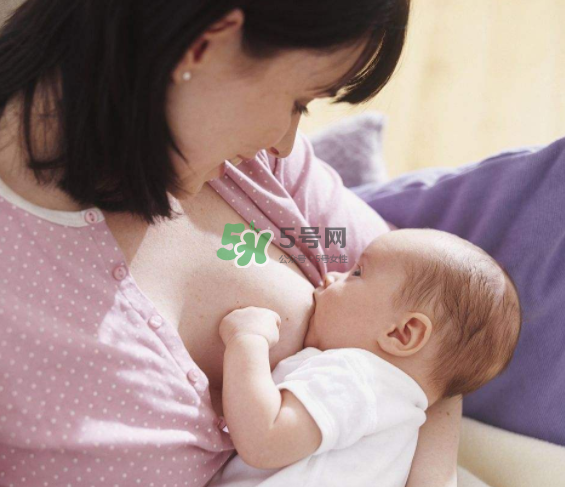 母乳喂養(yǎng)會(huì)乳糖不耐受嗎？母乳喂養(yǎng)會(huì)過(guò)度喂養(yǎng)嗎？